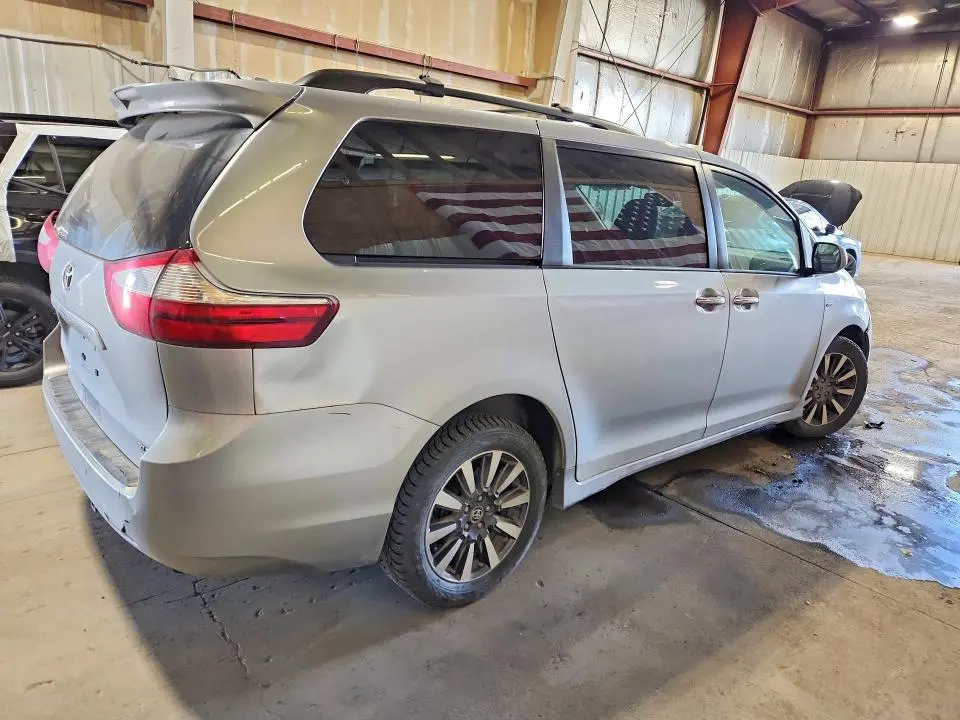 2018 TOYOTA SIENNA XLE 7-PASSENGER  