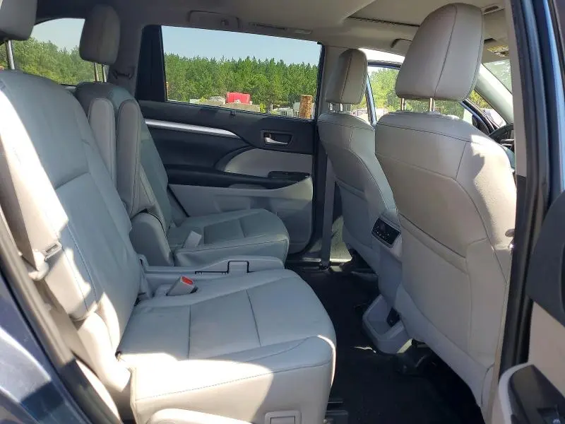 2019 TOYOTA HIGHLANDER XLE  