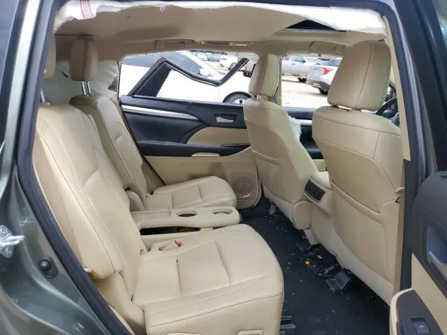 2017 TOYOTA HIGHLANDER SE