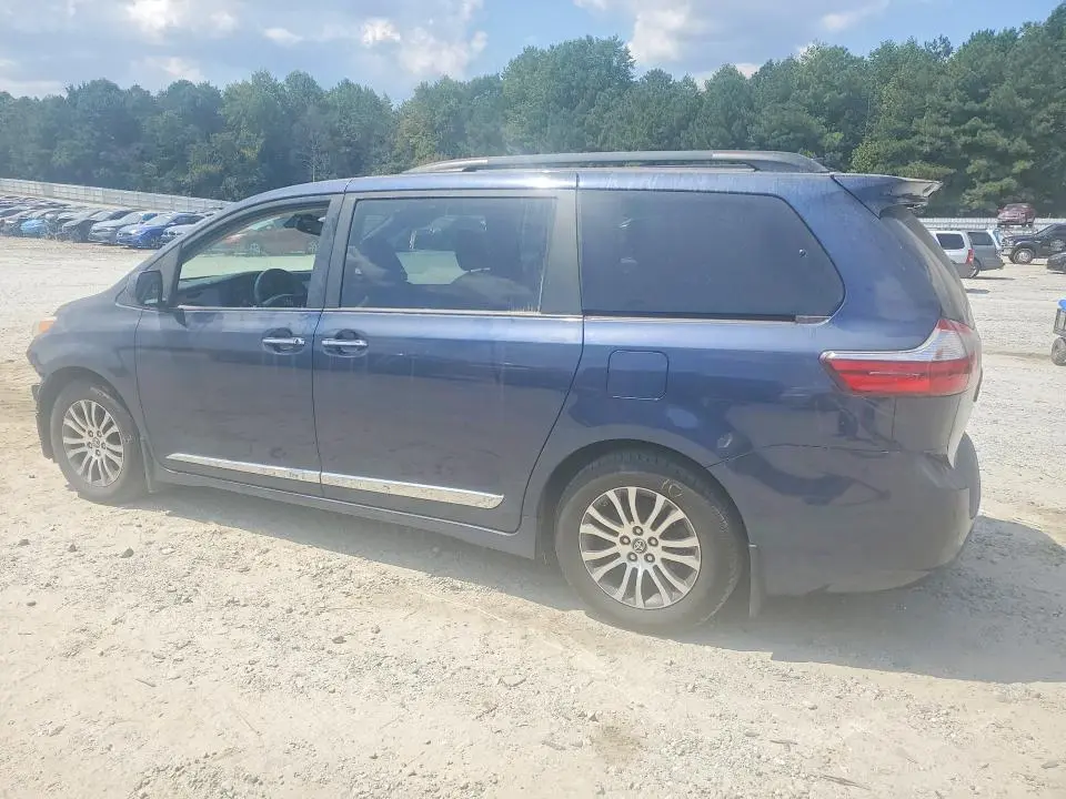 2018 TOYOTA SIENNA XLE 8-PASSENGER  