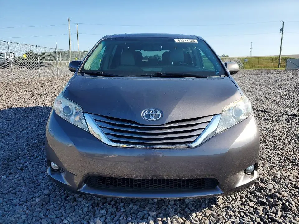 2015 TOYOTA SIENNA XLE 8-PASSENGER  