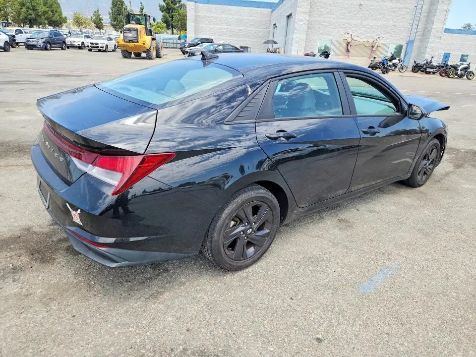 2021 HYUNDAI ELANTRA SE  
