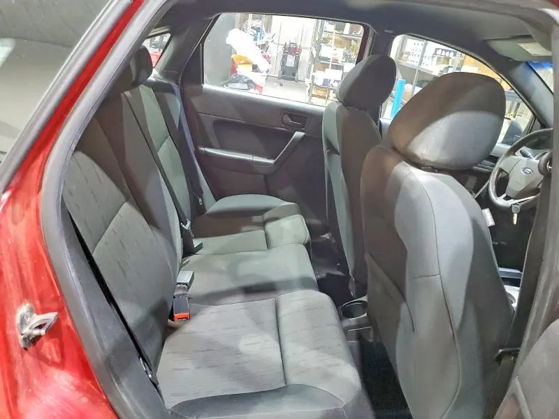 2010 FORD FOCUS SE  