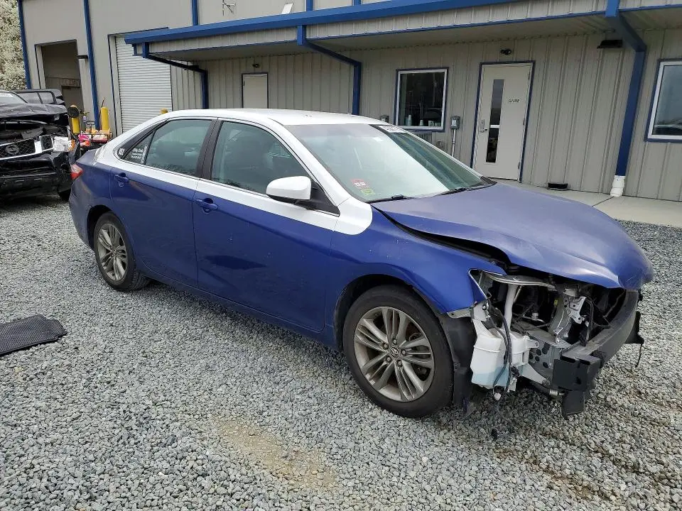 2016 TOYOTA CAMRY SE  