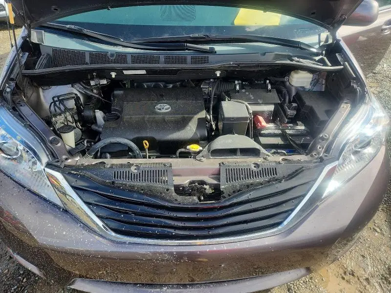 2011 TOYOTA SIENNA LE  