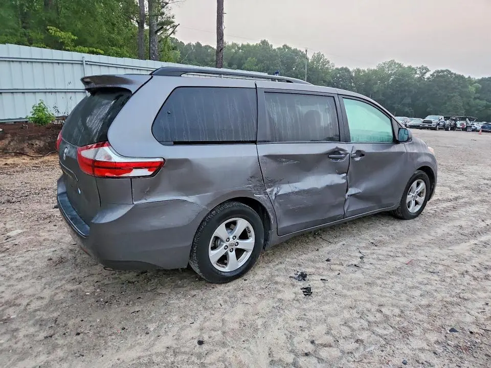 2016 TOYOTA SIENNA LE  