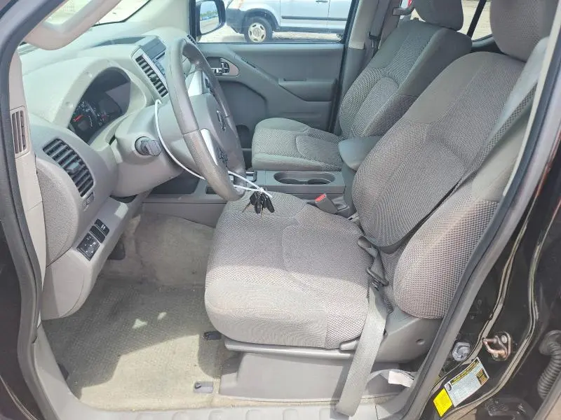 2016 NISSAN FRONTIER SV  