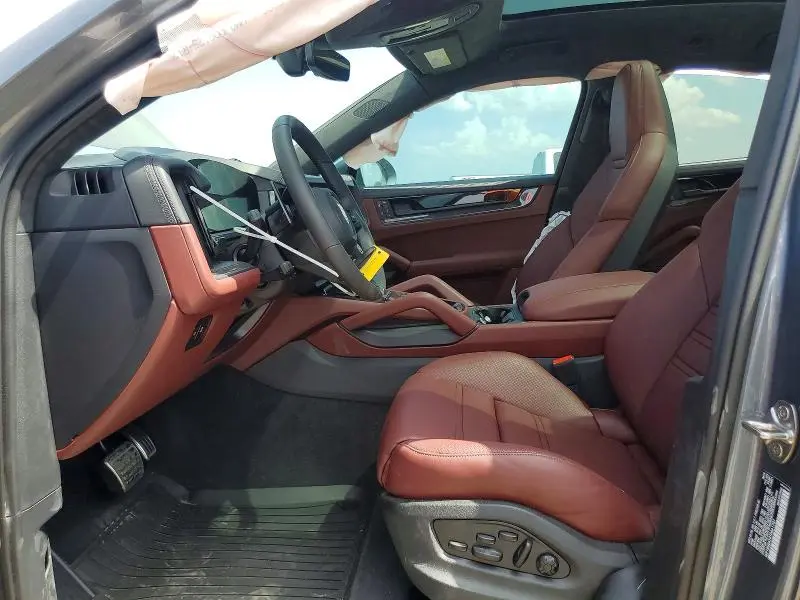 2026 PORSCHE CAYENNE GTS COUPE  