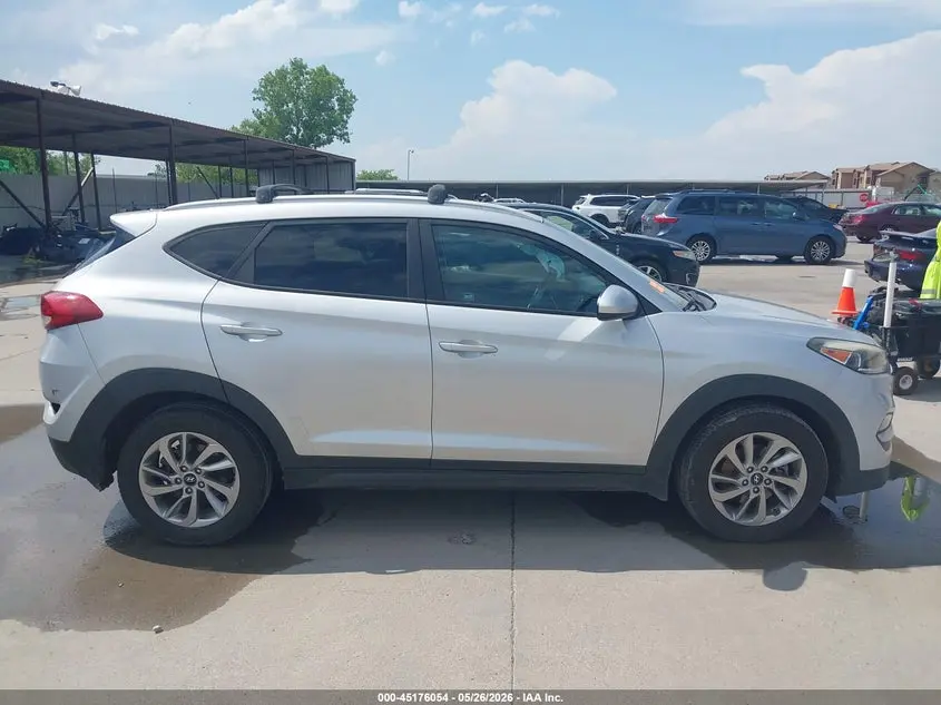 2016 HYUNDAI TUCSON SE