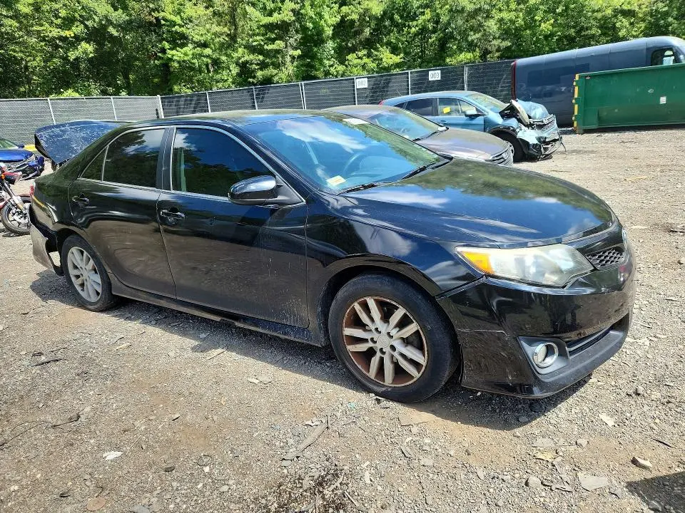2014 TOYOTA CAMRY SE  