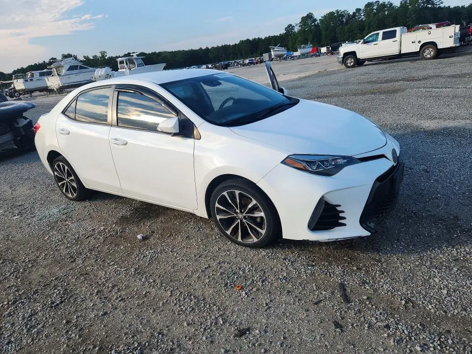 2018 TOYOTA COROLLA SE  