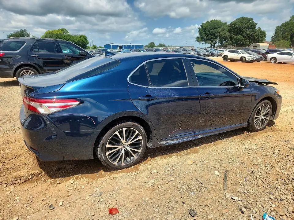 2019 TOYOTA CAMRY SE  