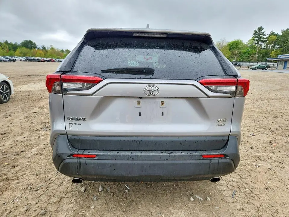 2020 TOYOTA RAV4 XLE  