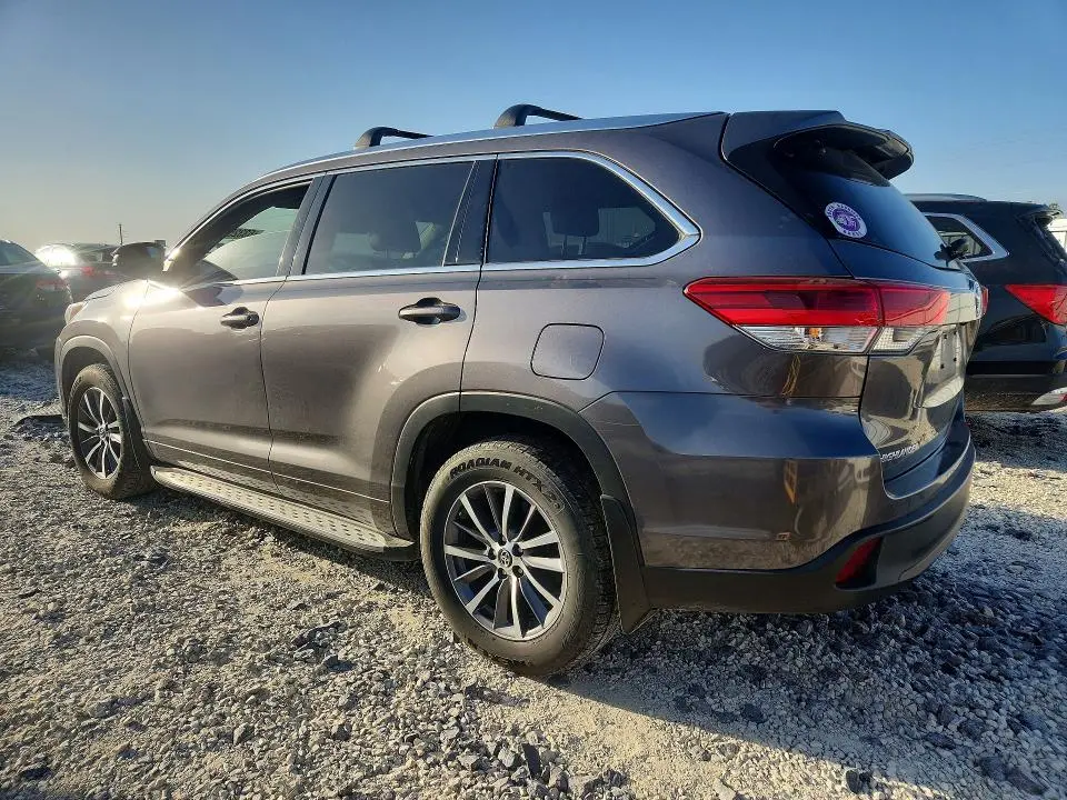 2017 TOYOTA HIGHLANDER XLE  