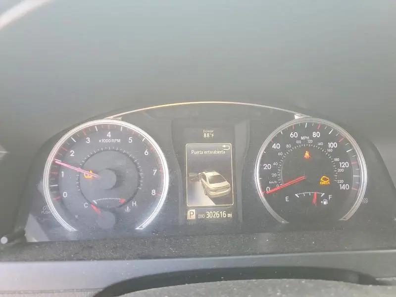 2016 TOYOTA CAMRY SE  