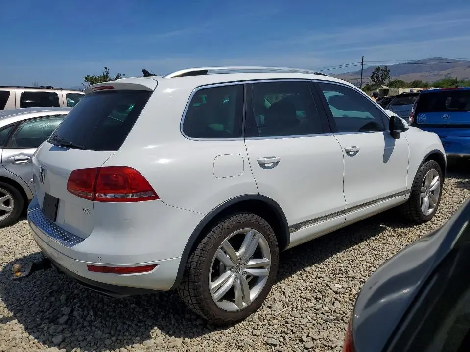 2013 VOLKSWAGEN TOUAREG V6  