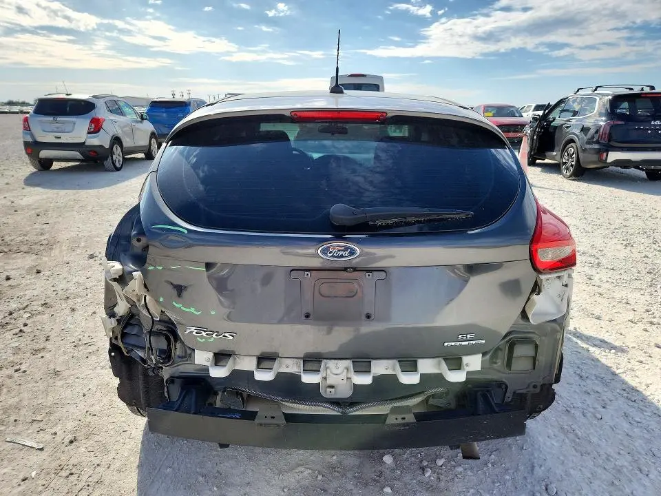2016 FORD FOCUS SE  
