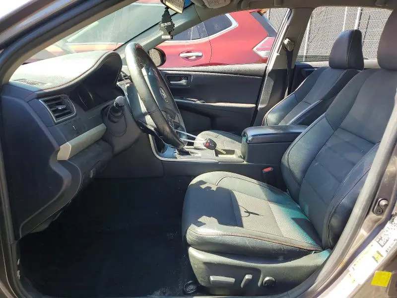 2016 TOYOTA CAMRY SE  