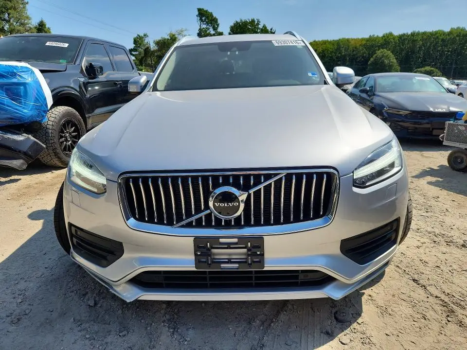 2022 VOLVO XC90 T6 MOMENTUM  