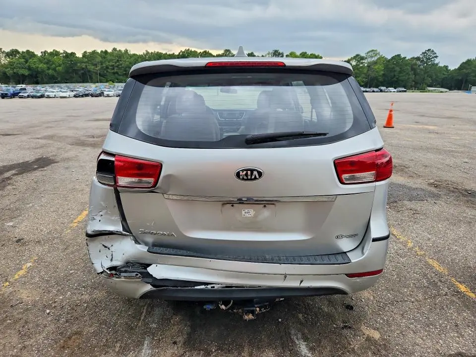 2017 KIA SEDONA L  