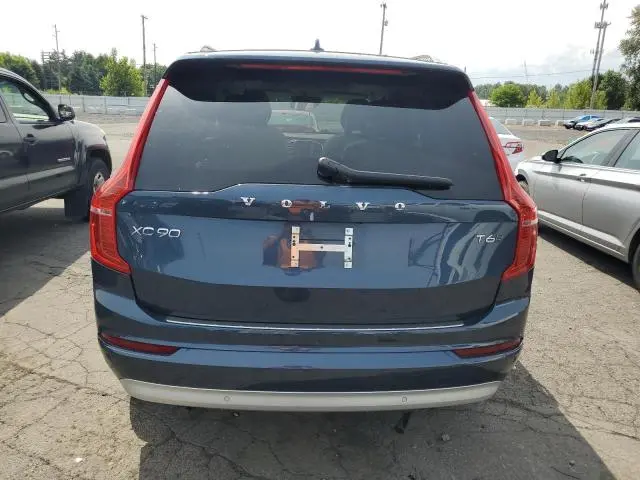 2022 VOLVO XC90 T6 MOMENTUM  