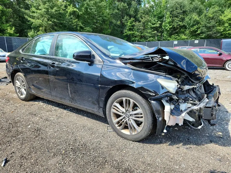 2015 TOYOTA CAMRY SE  