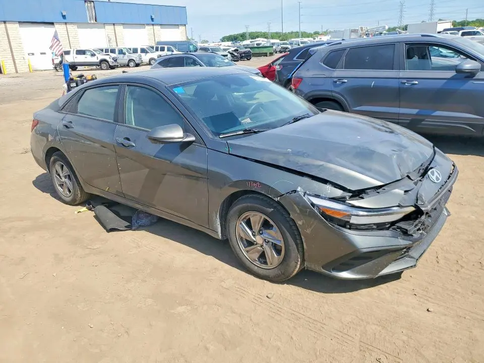 2024 HYUNDAI ELANTRA SE  