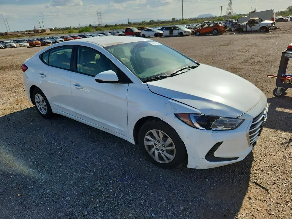 2018 HYUNDAI ELANTRA SE  