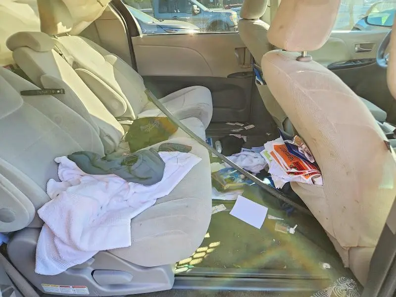 2015 TOYOTA SIENNA LE  