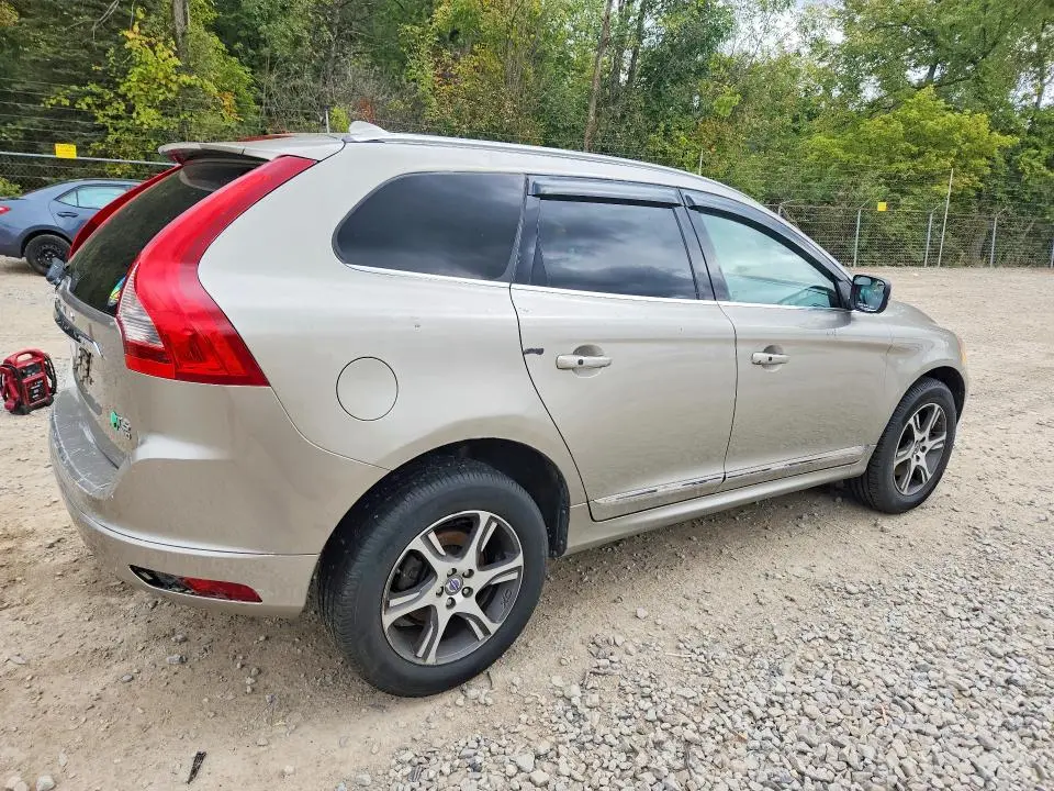 2015 VOLVO XC60 T6 PREMIER+  