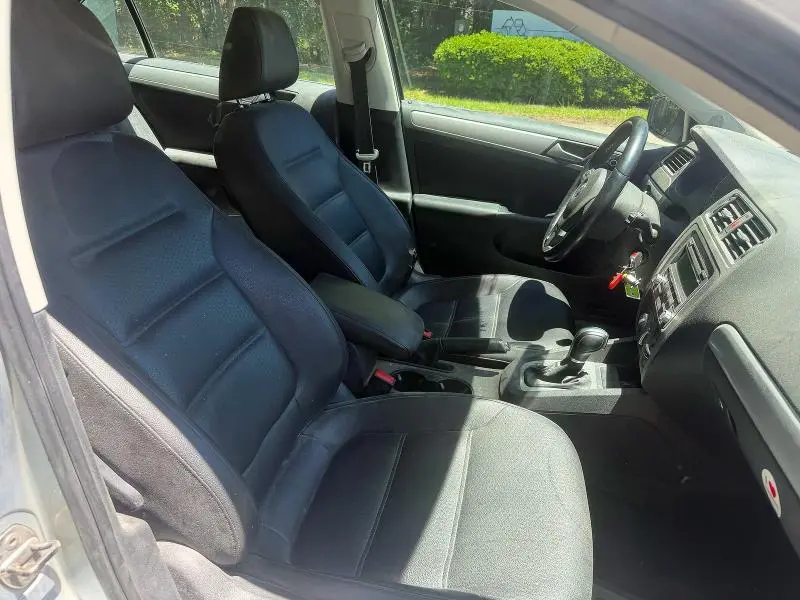 2013 VOLKSWAGEN JETTA SE  
