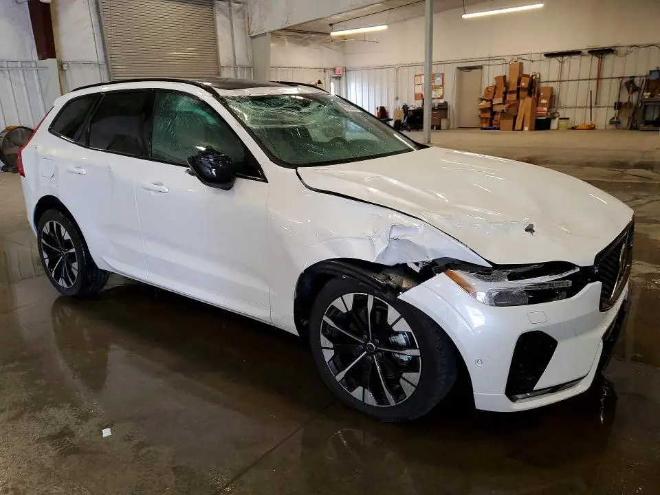 2026 VOLVO XC60 PLUS  