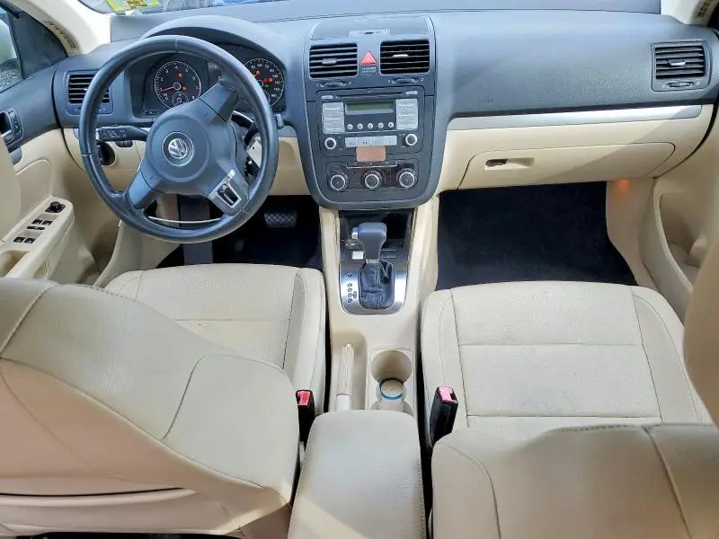 2010 VOLKSWAGEN JETTA SE  