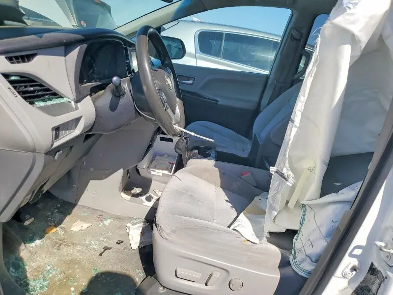2015 TOYOTA SIENNA LE  