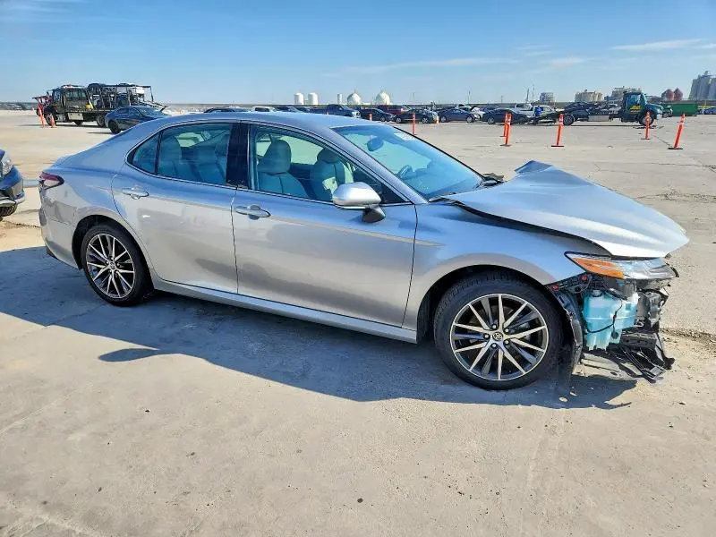 2023 TOYOTA CAMRY XLE  