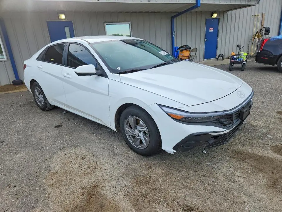 2025 HYUNDAI ELANTRA SE  