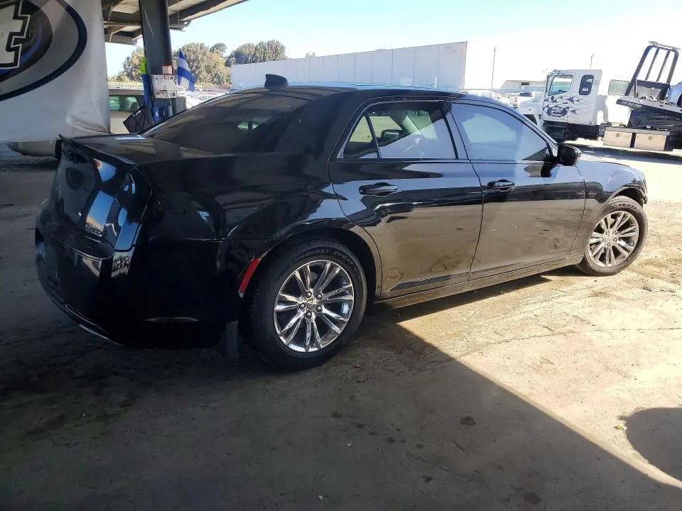 2016 CHRYSLER 300C   