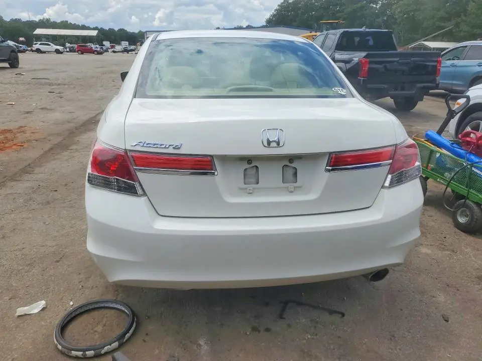 2011 HONDA ACCORD LX  