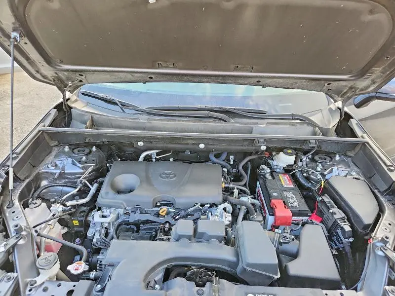 2022 TOYOTA RAV4 XLE  