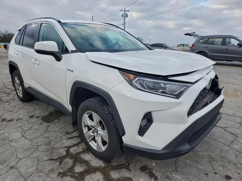 2020 TOYOTA RAV4 XLE  