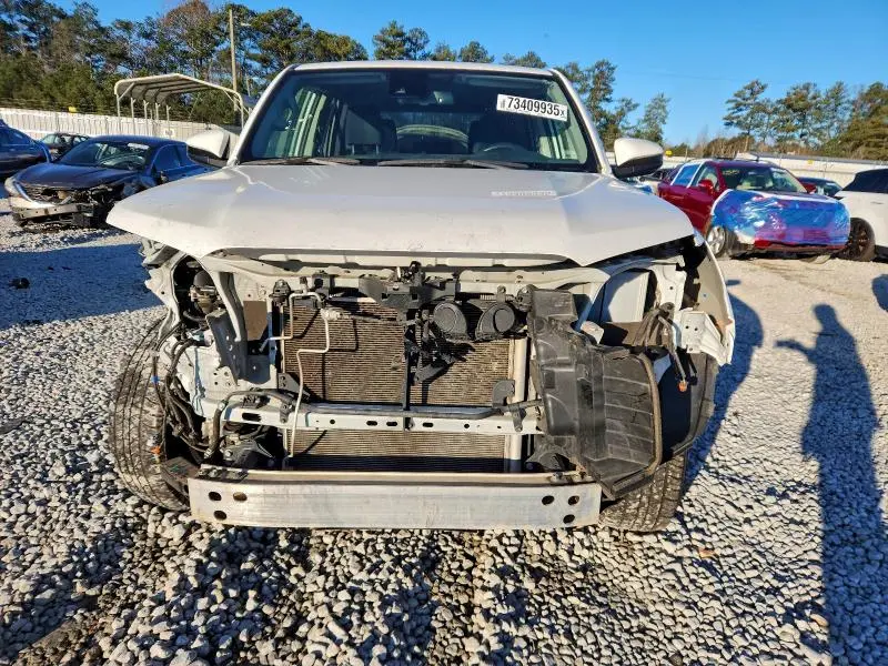 2022 TOYOTA 4RUNNER SR5/SR5 PREMIUM  