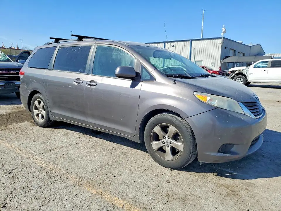 2012 TOYOTA SIENNA LE  