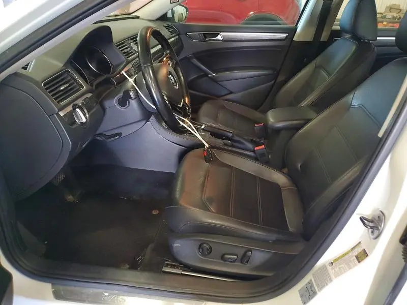 2017 VOLKSWAGEN PASSAT SE  
