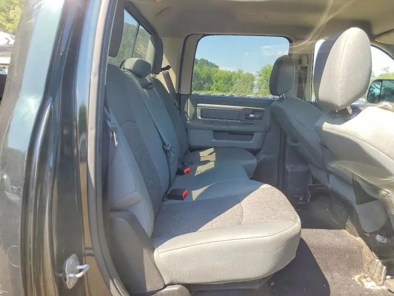 2016 RAM 1500 SLT  