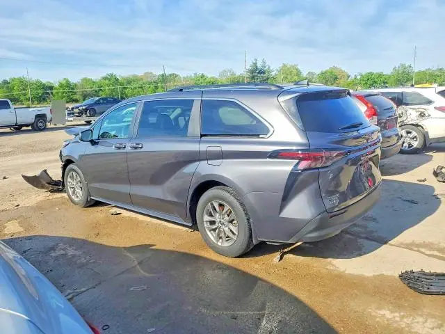 2025 TOYOTA SIENNA LE  