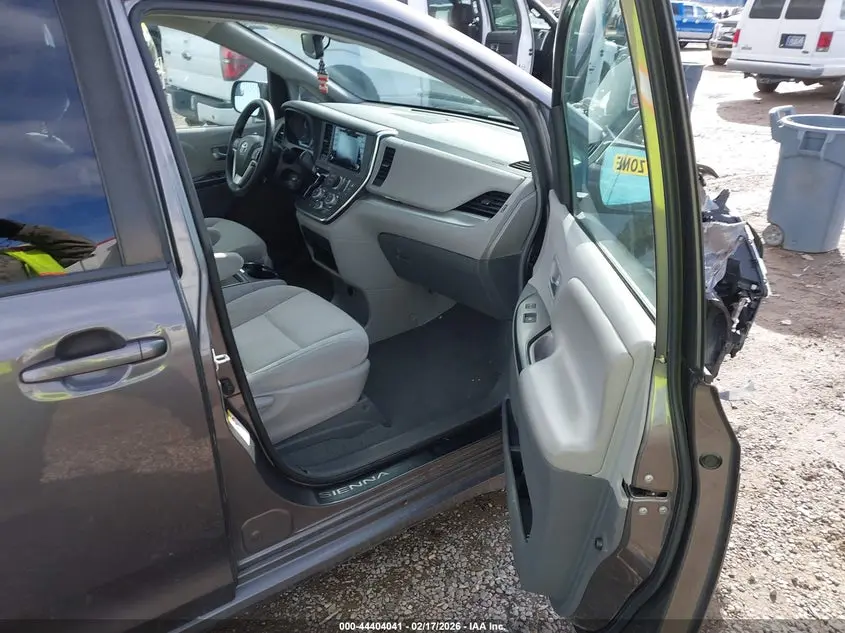 2019 TOYOTA SIENNA LE 8 PASSENGER