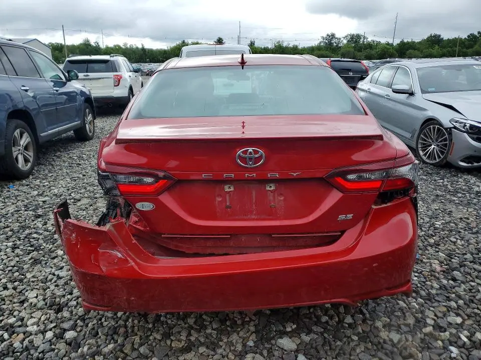 2021 TOYOTA CAMRY SE  
