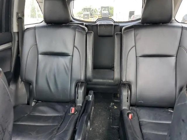 2019 TOYOTA HIGHLANDER SE  