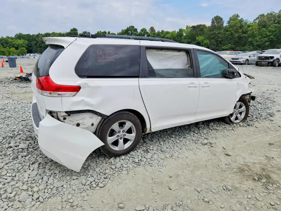 2011 TOYOTA SIENNA LE  