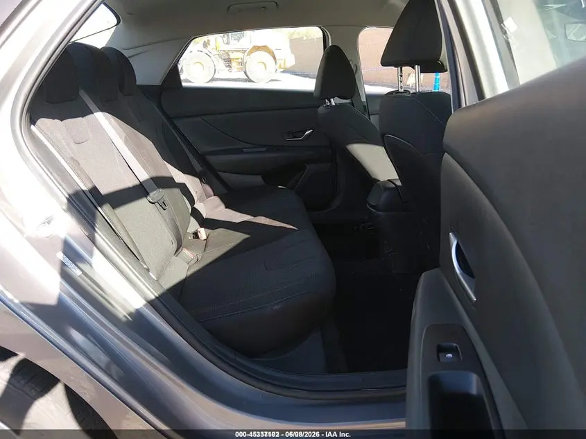 2023 HYUNDAI ELANTRA SE